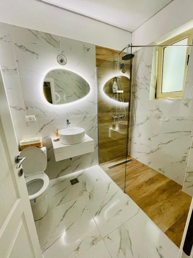 Luxury Studio - Maison 103 - Stefan Building Complex Apartment Navodari Bagian luar foto